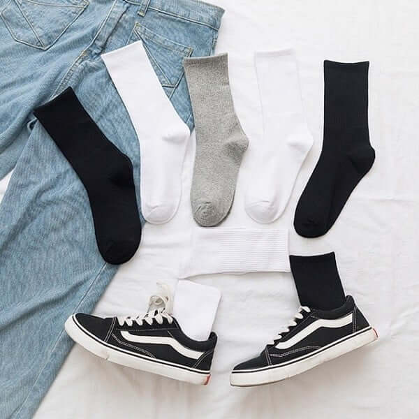 phoi-tat-voi-sneaker